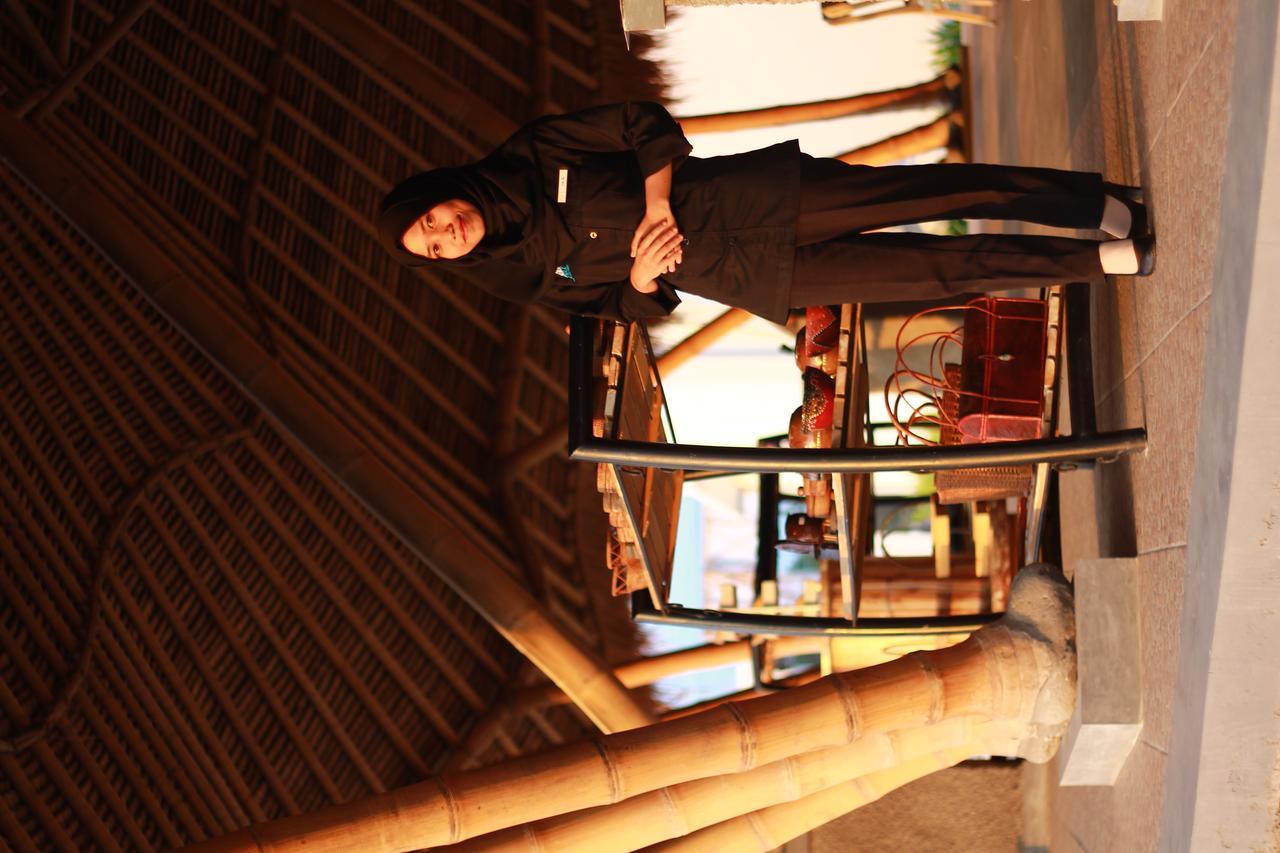 D'Max Hotel & Convention Lombok Praya Extérieur photo