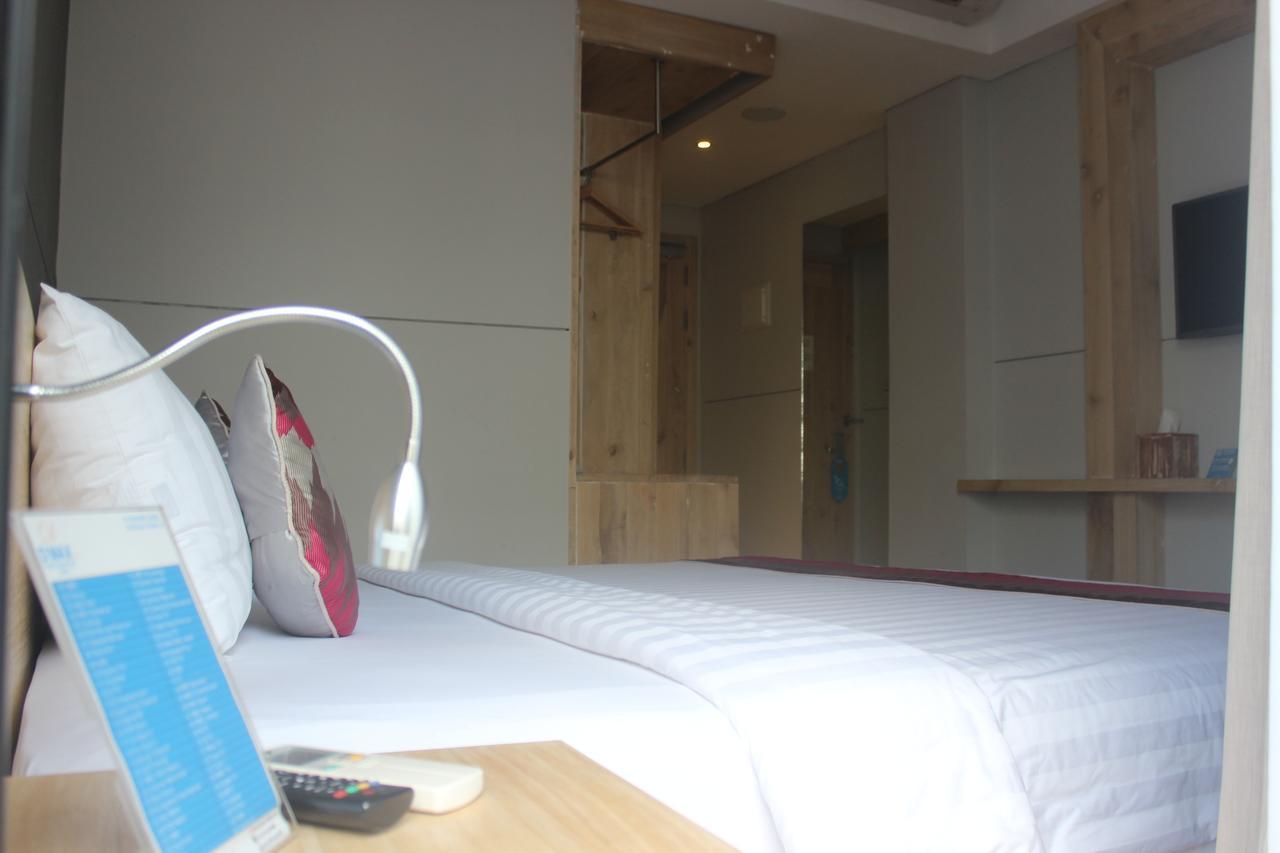 D'Max Hotel & Convention Lombok Praya Extérieur photo