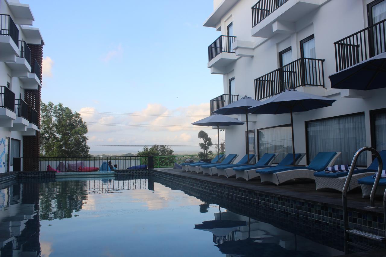 D'Max Hotel & Convention Lombok Praya Extérieur photo
